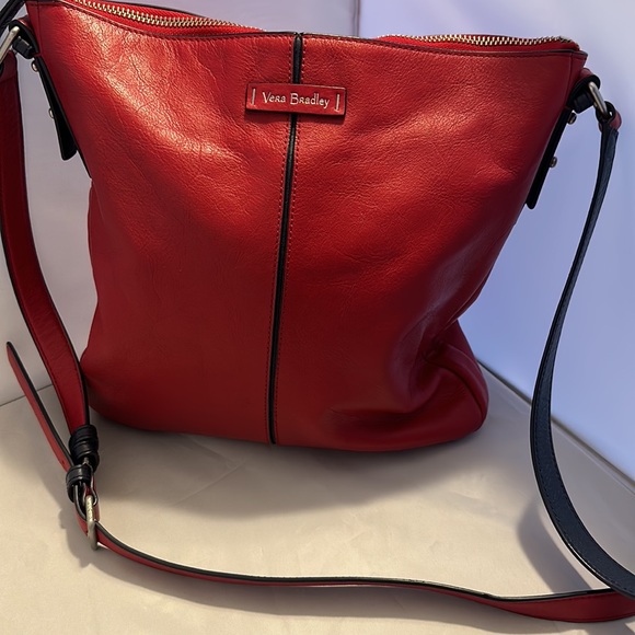 💕🌈💕🌈☀️🌈Vera Bradley Red Leather Bag with Shoulder Strap - Picture 5 of 6